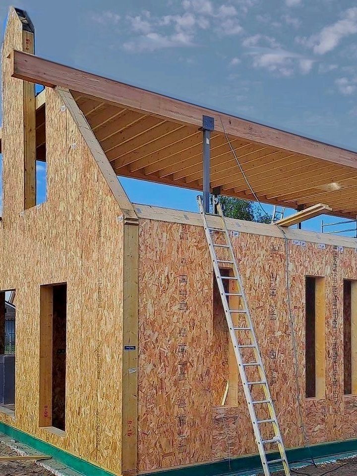 L'habitat durable n’est pas seulement une tendance, c’est une nécessité pour répondre aux enjeux environnementaux, climatiques et sociaux. Il s’agit de repenser nos logements pour qu’ils soient à la fois confortables, économes en ressources et respectueux de la planète. Chez Green House, nous créons des bâtiments et maisons en bois qui allient esthétisme, confort et respect de l’environnement.